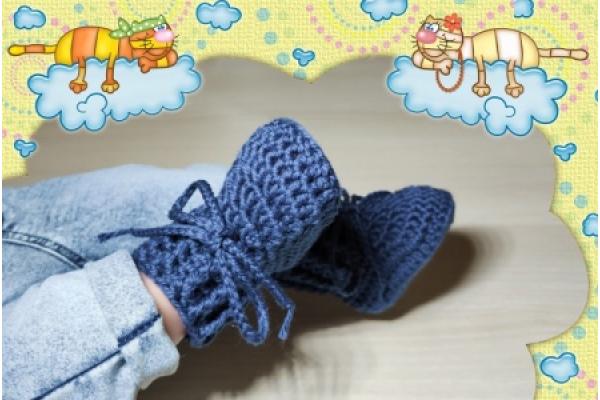 Babystiefel Reliefbord Baumwolle, Dunkles Jeansblau Nr. 134 angezogen