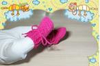 Babystiefel Reliefbord Baumwolle, Pink Nr. 73 angezogen mit Leggins