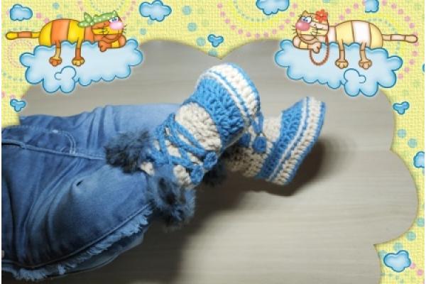 Babyfinkli-Snow-Boots-Beige-Jeansblau-meliert-Nr-326--0-3-Monate-angezogen